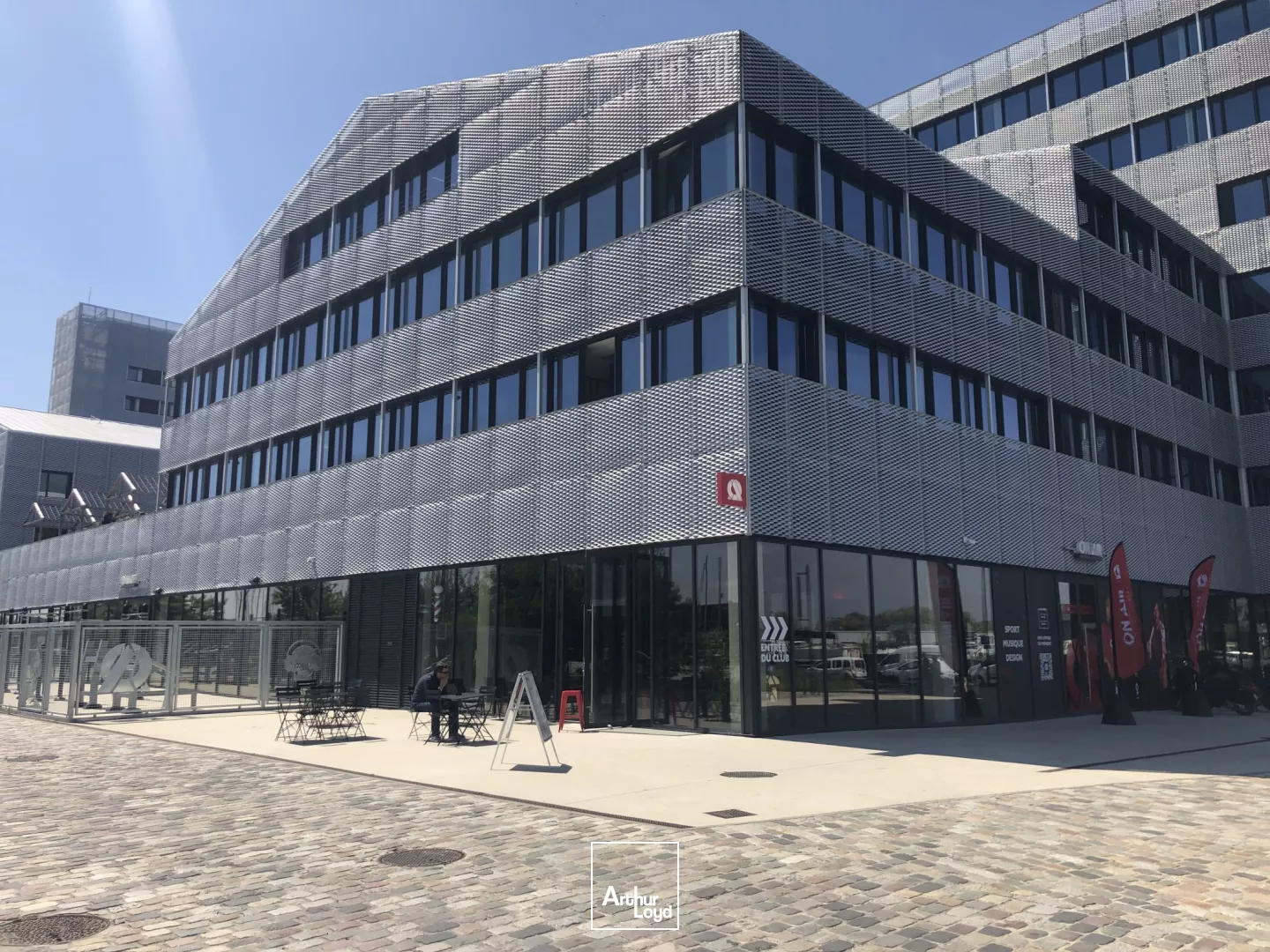 Locaux commerciaux à louer à Bordeaux dans le quartier des Bassins à flot