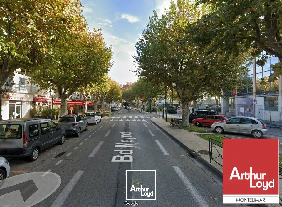 MONTELIMAR - CENTRE VILLE - A VENDRE PLATEAUX DE BUREAUX A L'ÉTAGE DE 980 M2 DIVISIBLES