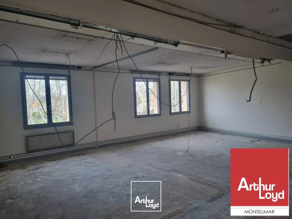 MONTELIMAR - CENTRE VILLE - A VENDRE PLATEAUX DE BUREAUX A L'ÉTAGE DE 980 M2 DIVISIBLES