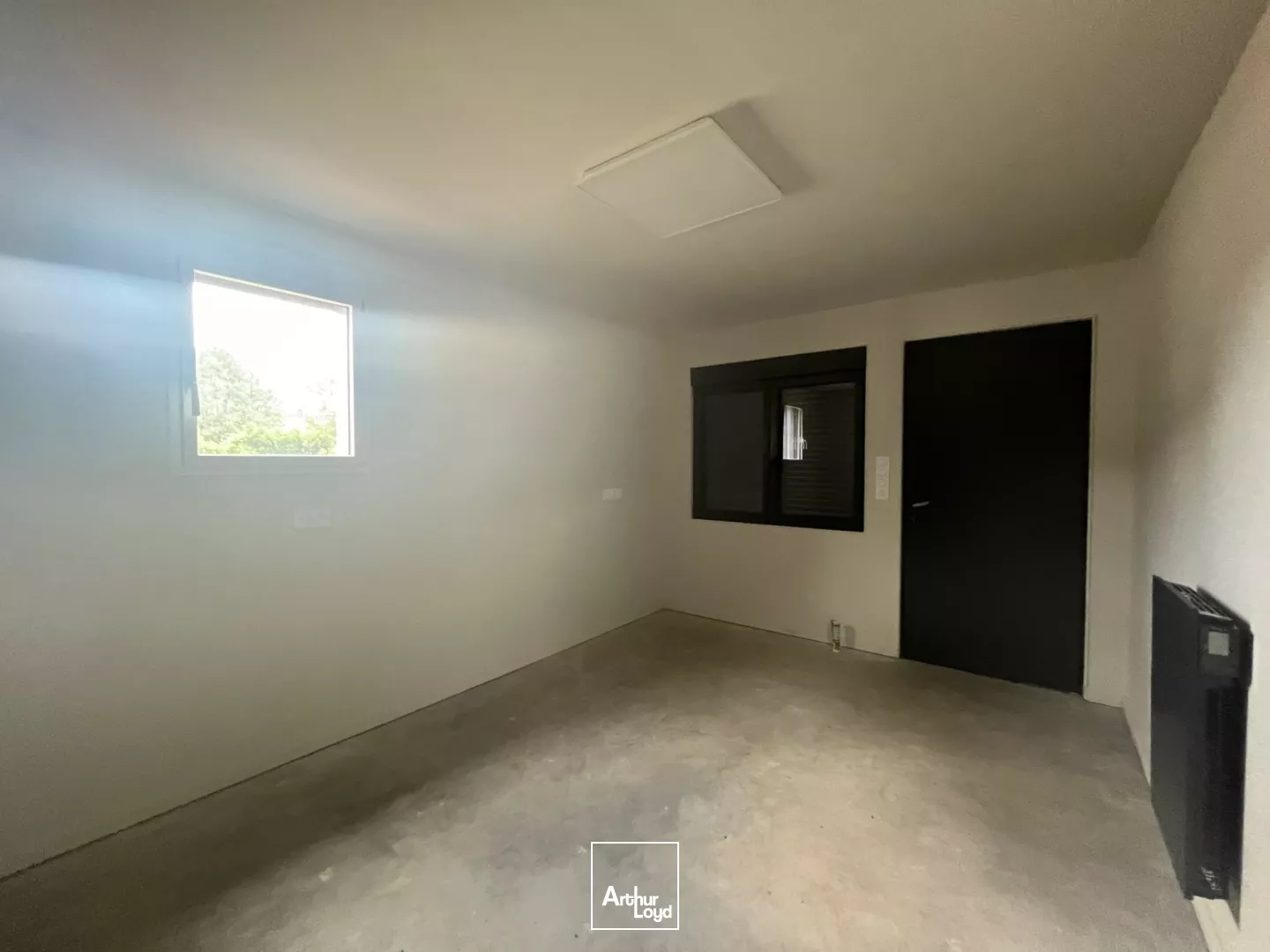 A VENDRE - A LOUER - DONGES - 139 M2