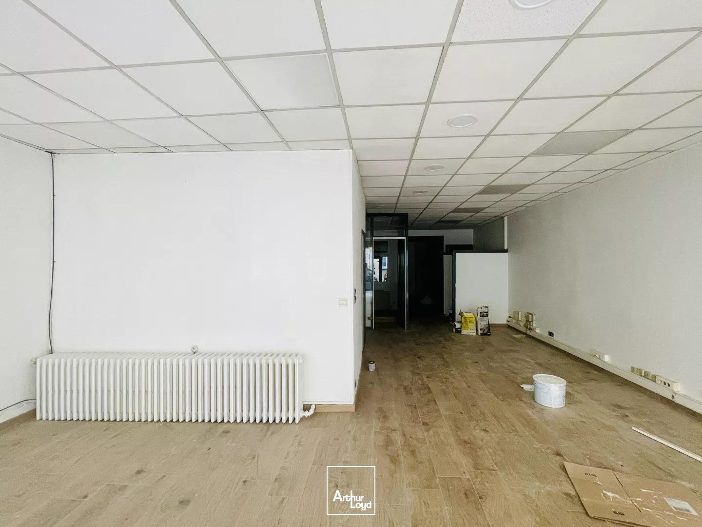 A LOUER - COMMERCE/BUREAUX - COMPIEGNE - 110M2