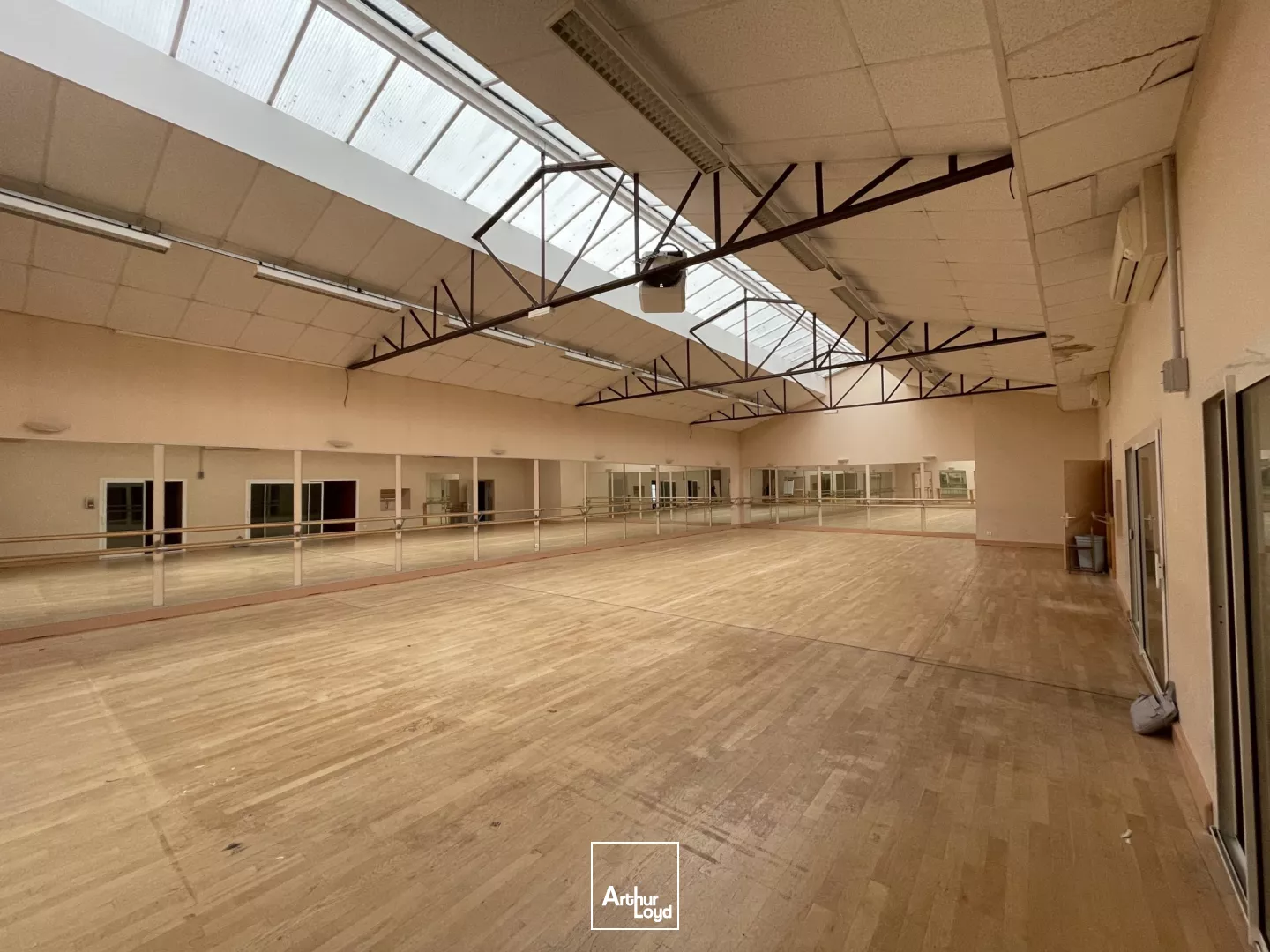 Locaux d'activité à vendre à VERNEUIL SUR AVRE 27130