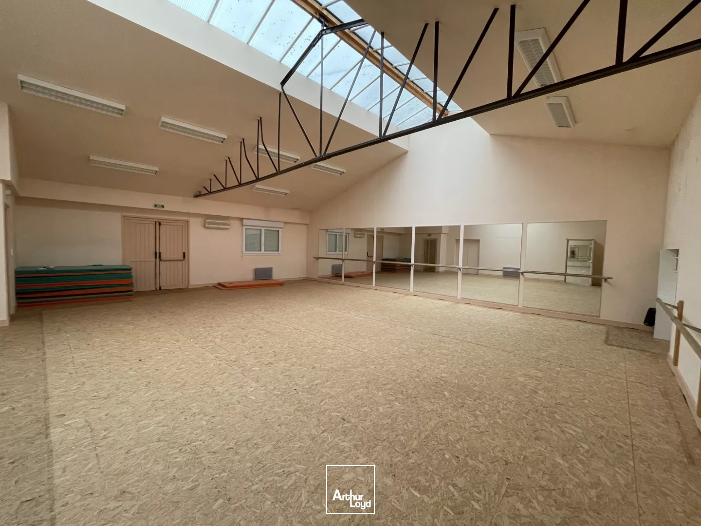 Locaux d'activité à vendre à VERNEUIL SUR AVRE 27130