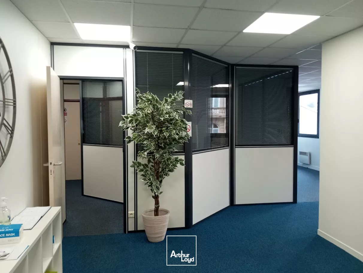 Centre ville Bureaux 242 m² normes PMR en parfait état
