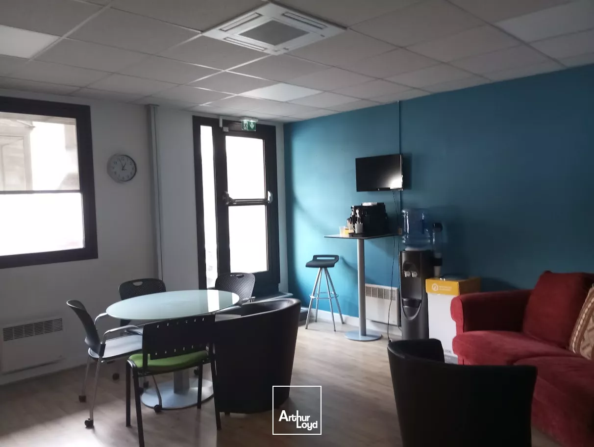 Centre ville Bureaux 242 m² normes PMR en parfait état