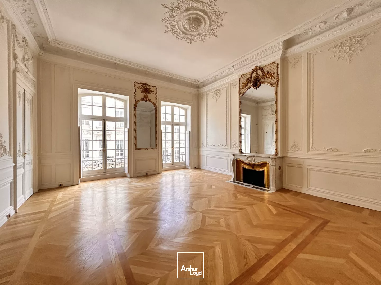 À louer : bureaux classés de 223 m² dans le prestigieux Triangle d'Or de Bordeaux