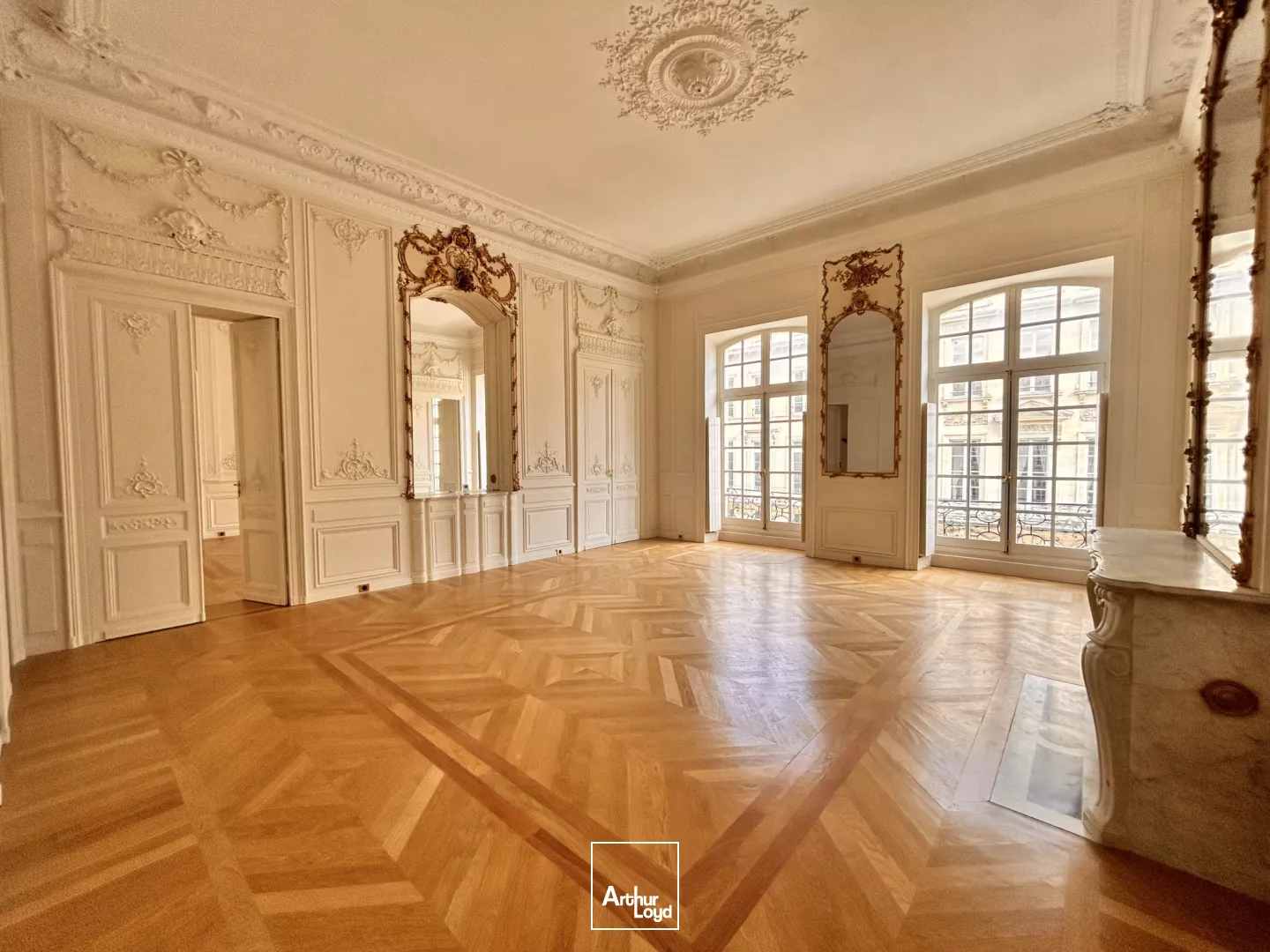 À louer : bureaux classés de 223 m² dans le prestigieux Triangle d'Or de Bordeaux