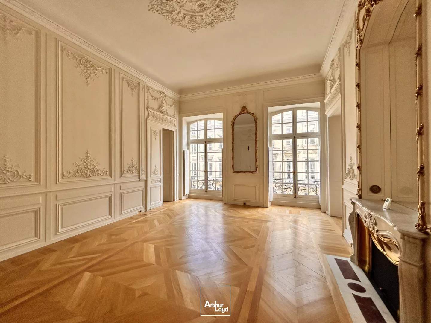 À louer : bureaux classés de 223 m² dans le prestigieux Triangle d'Or de Bordeaux