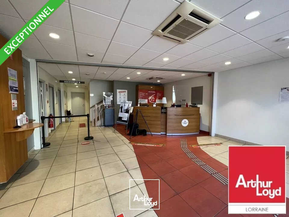 LOCAL COMMERCIAL à LOUER de 678 m²