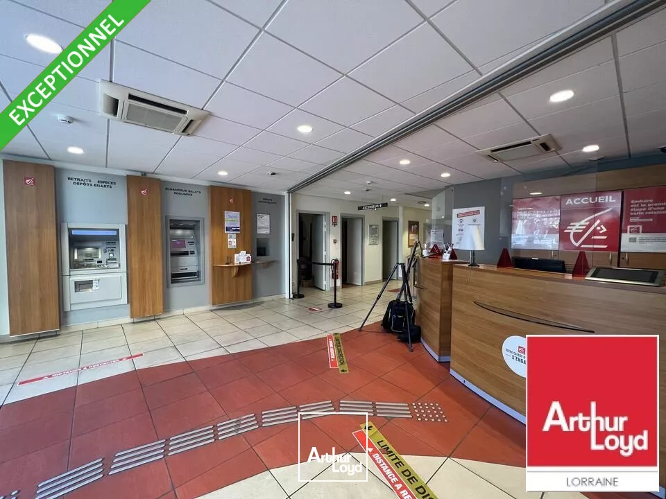 LOCAL COMMERCIAL à LOUER de 678 m²