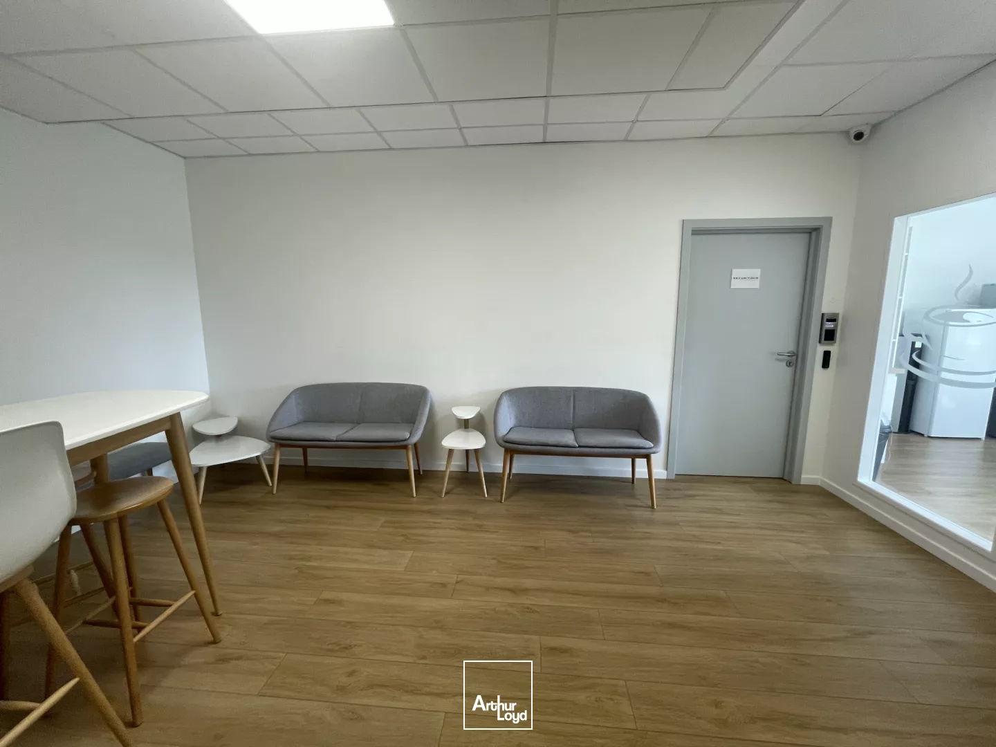 Bureaux de 356 m2 environ à proximité immédiate de l'aéroport