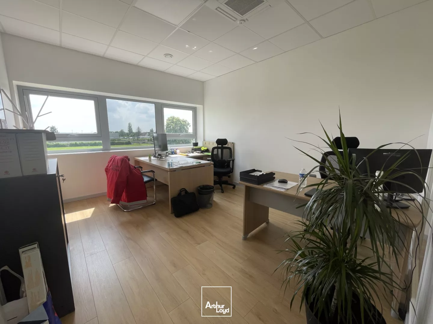 Bureaux de 356 m2 environ à proximité immédiate de l'aéroport