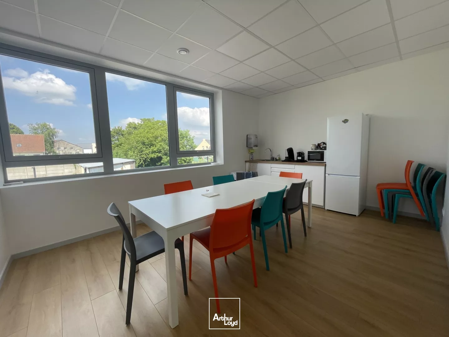 Bureaux de 356 m2 environ à proximité immédiate de l'aéroport