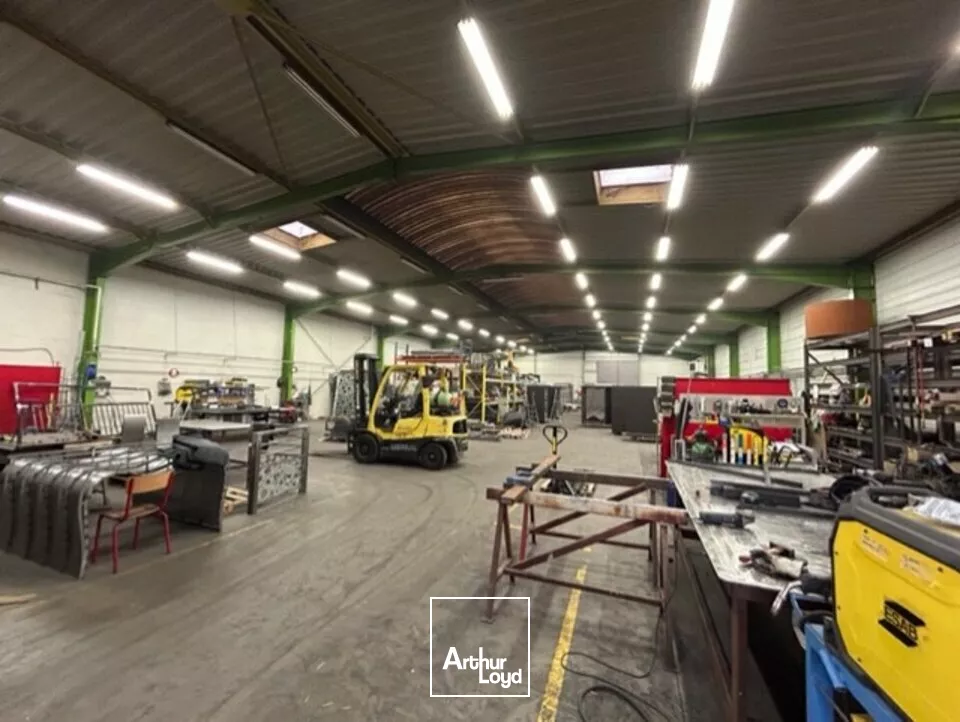 LOCAL D'ACTIVITE - ENTREPOT à LOUER de 1424 m²