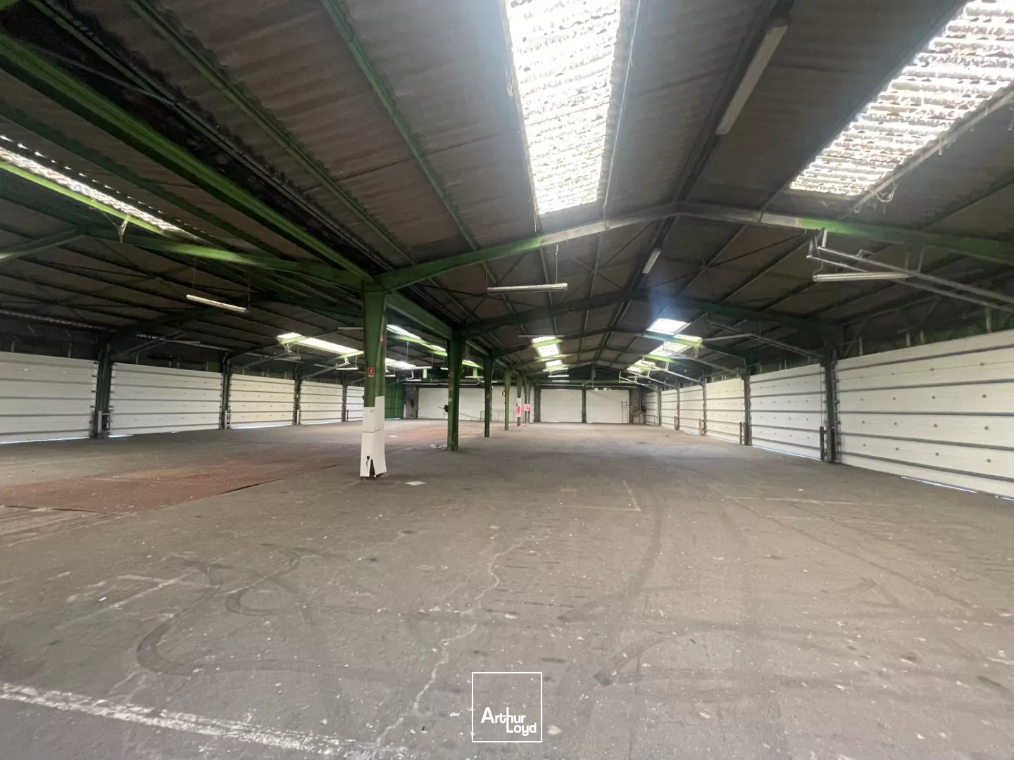 A LOUER - LOCAUX D'ACTIVITÉS - 3 500 m2 - SAINT-QUENTIN 