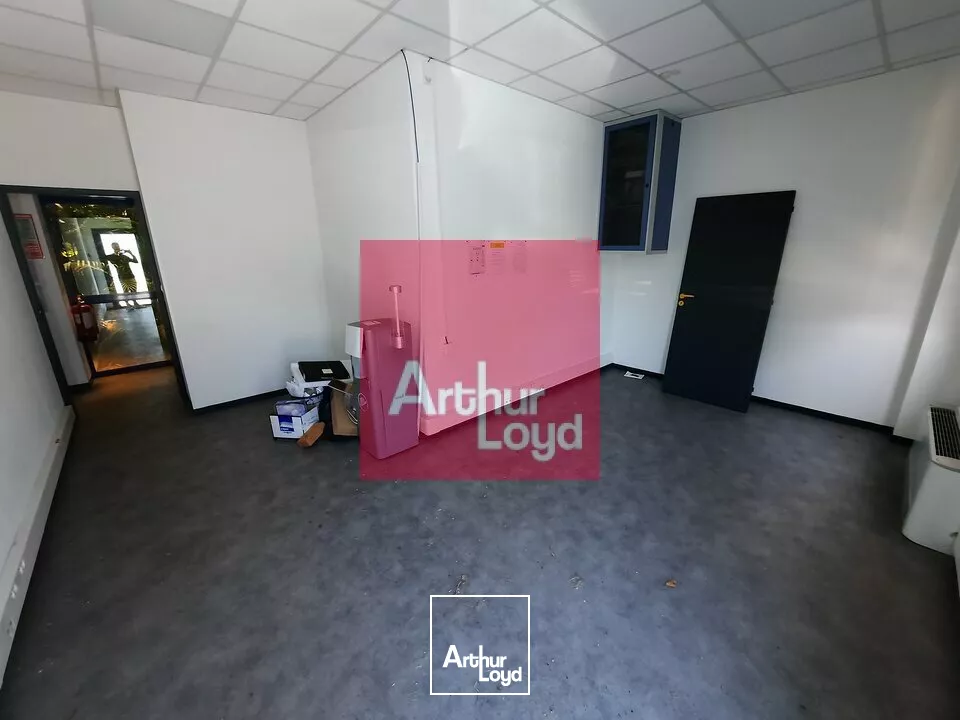 A LOUER CLERMONT FERRAND BREZET BUREAUX 160M² RDC