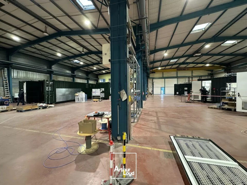 VALENCE Sud - Zone des Auréats, à louer 5630 m2 de locaux d'activité / entrepôt