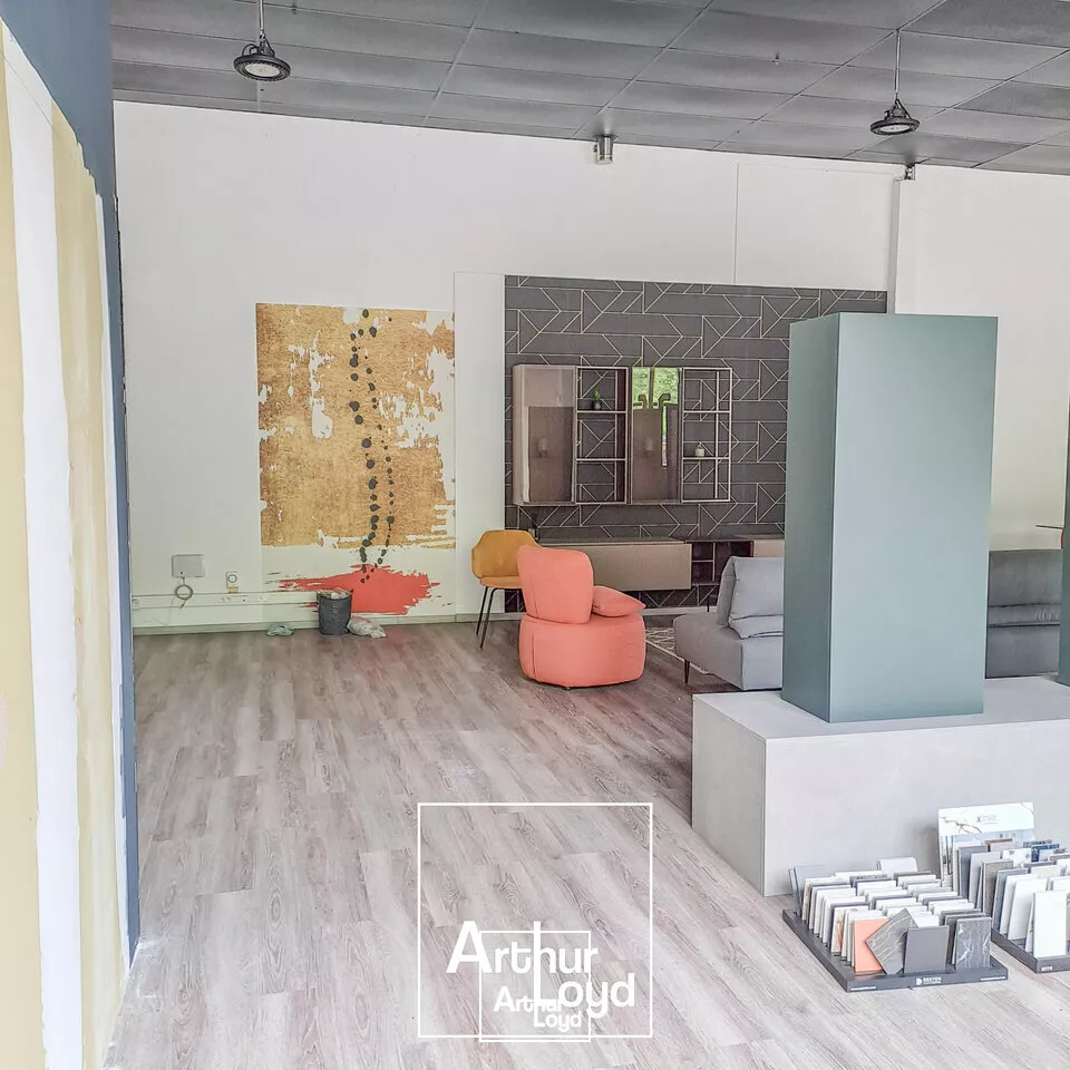 LOCAL COMMERCIAL location à TULLE 19000