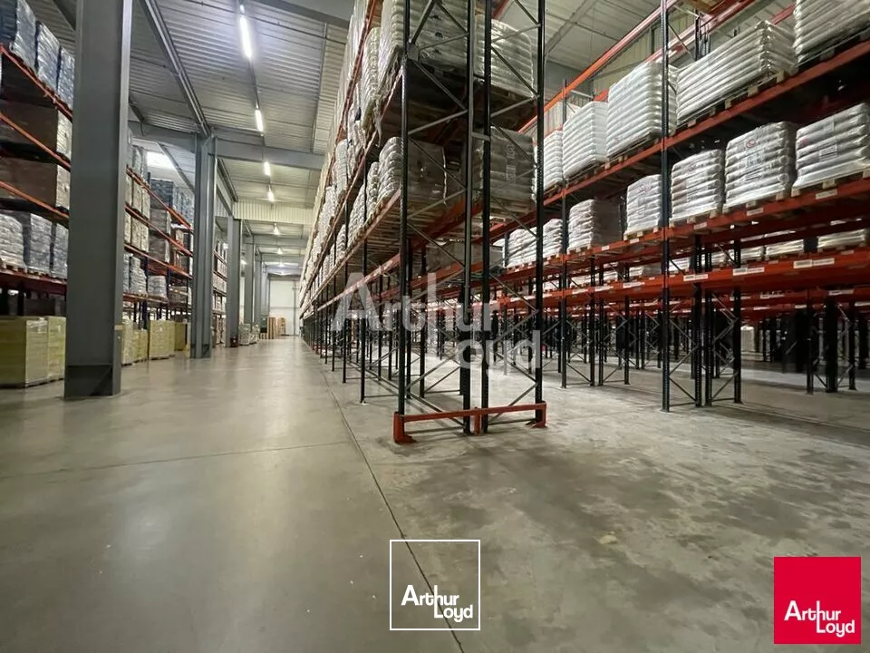 CONTRES - LOCATION ENTREPÔT DE 7 899,97 M² - ZI