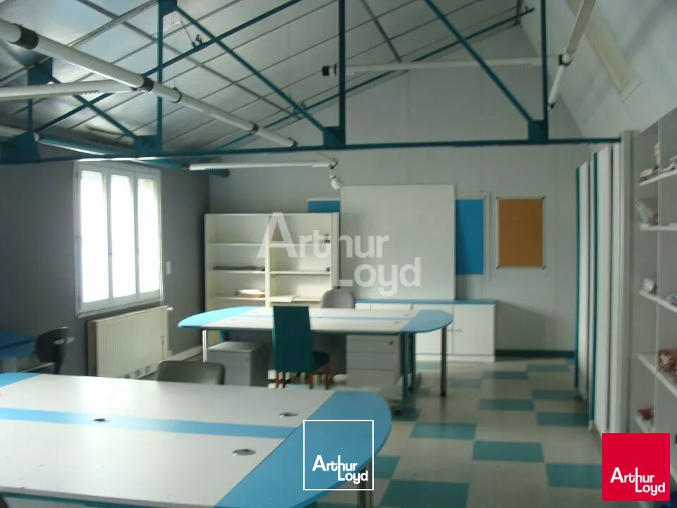 ECUELLE - LOCAUX D'ACTIVITES et LOGISTIQUE - A LOUER 2 000/3 000m² 