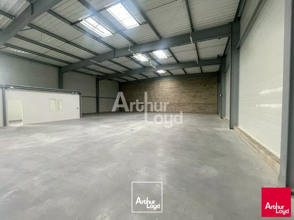 LA CHAUSSÉE ST VICTOR - LOCATION LOCAL D'ACTIVITÉ DE 750 M² - ACCÈS A10 A 2 KM