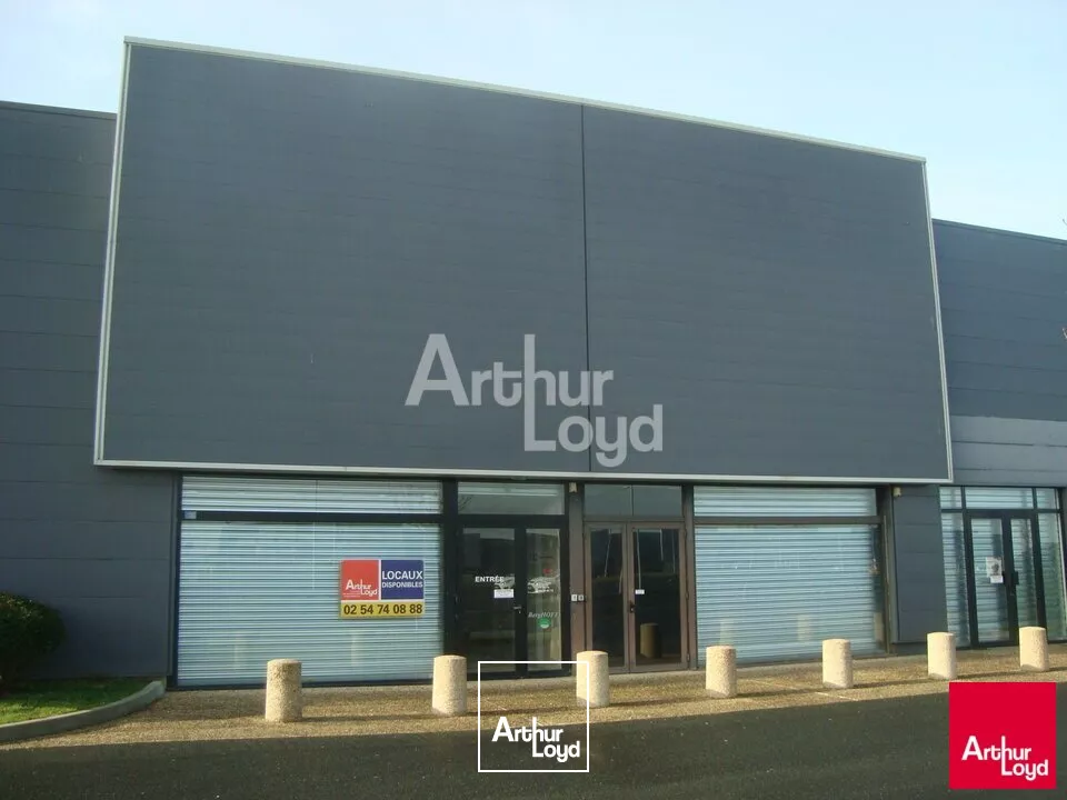 CHATEAUROUX / ST MAUR - CAP SUD - A LOUER CELLULE COMMERCIALE - 595 m²