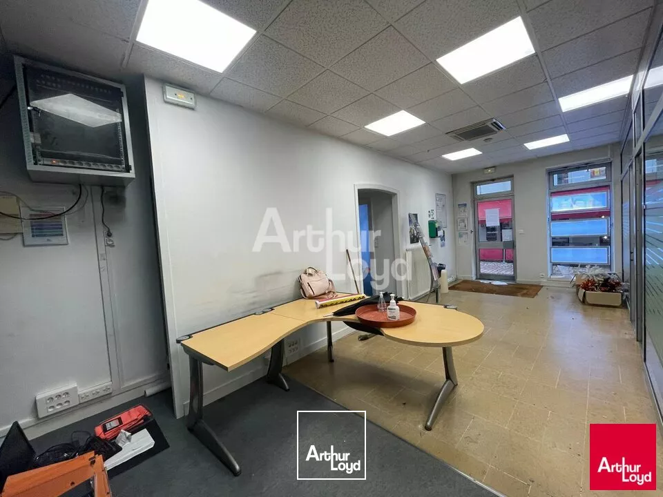 SAINT AIGNAN - LOCATION LOCAL COMMERCIAL DE 136,09 M² - CENTRE VILLE