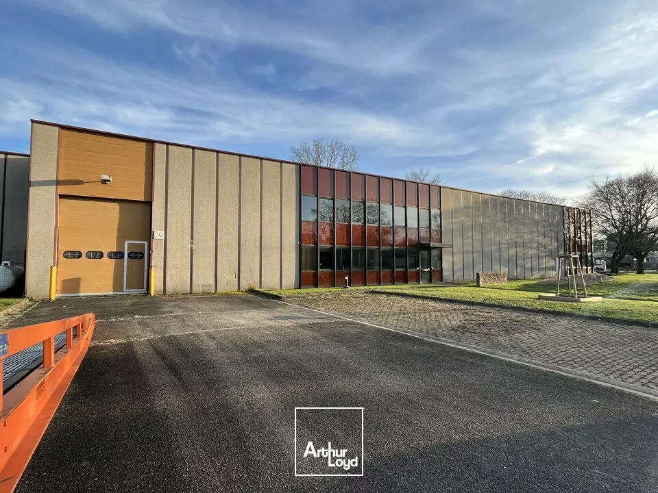 LOCAL D'ACTIVITE - ENTREPOT à LOUER de 1743.3 m²
