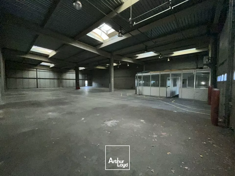 LOCAL D'ACTIVITE - ENTREPOT à LOUER de 1743.3 m²