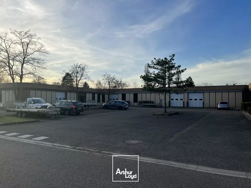 LOCAL D'ACTIVITE - ENTREPOT à LOUER de 1743.3 m²