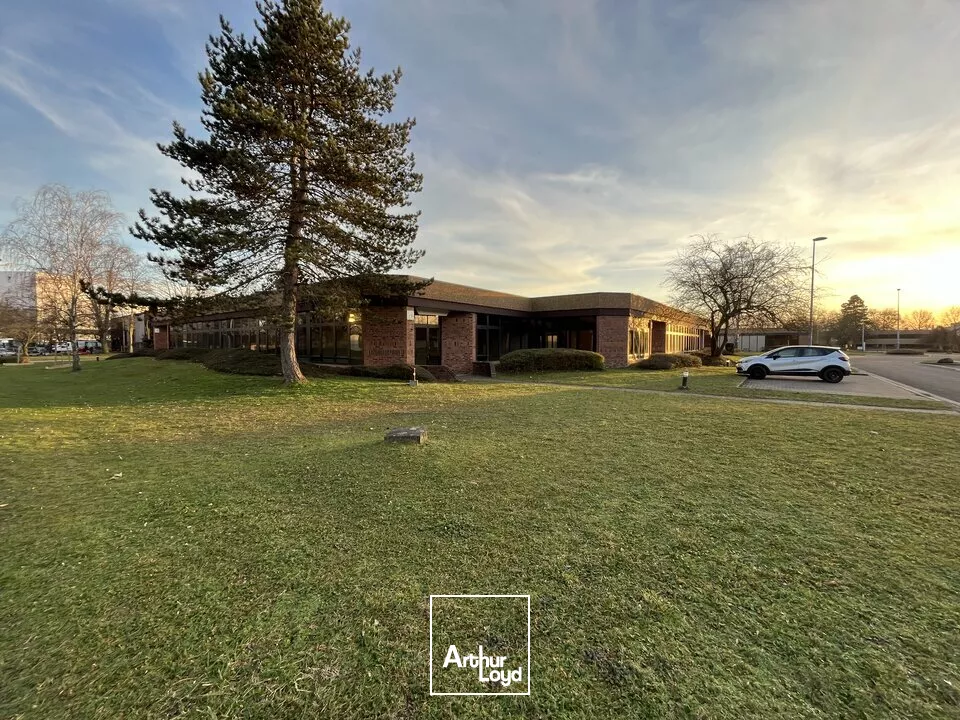 LOCAL D'ACTIVITE - ENTREPOT à LOUER de 1743.3 m²