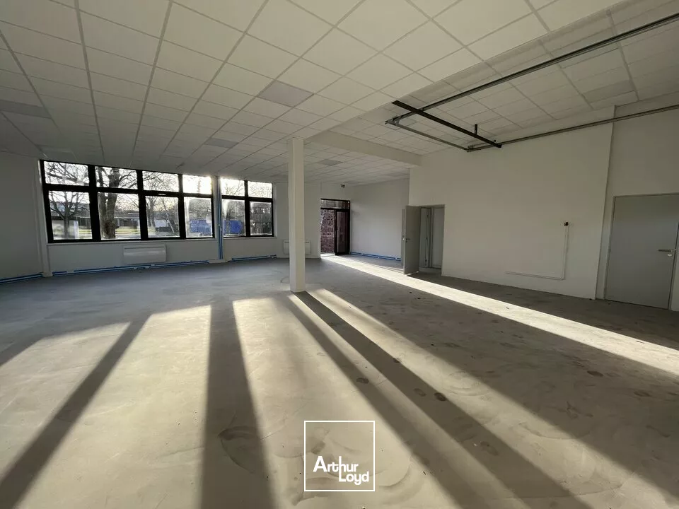LOCAL D'ACTIVITE - ENTREPOT à LOUER de 1743.3 m²