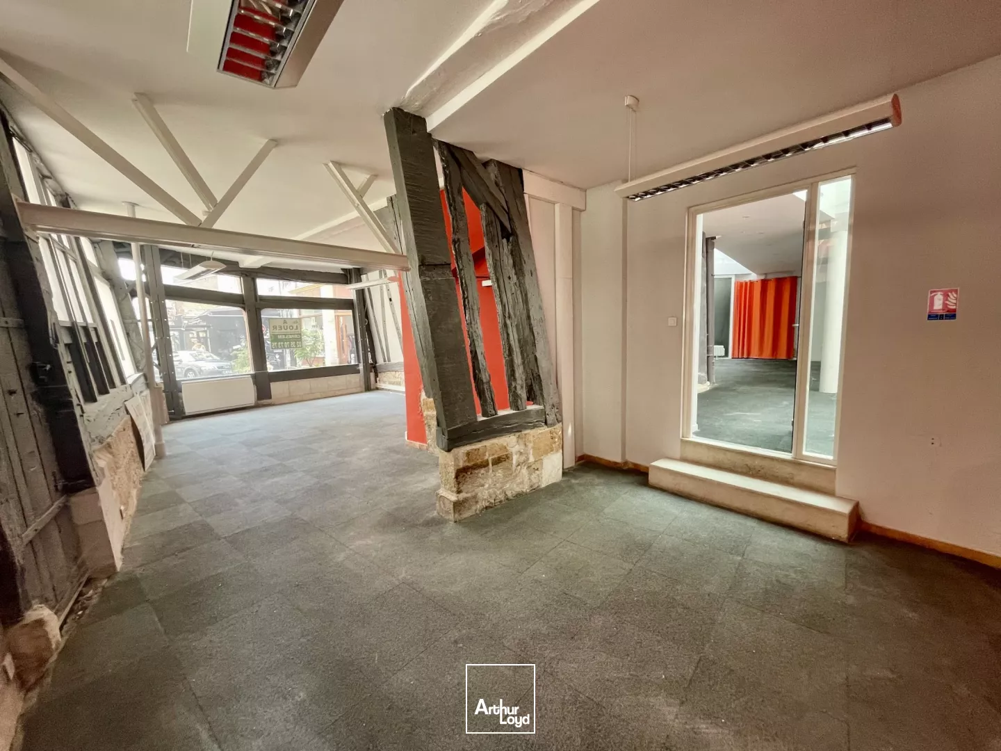 Locaux commerciaux à louer à ROUEN 76000