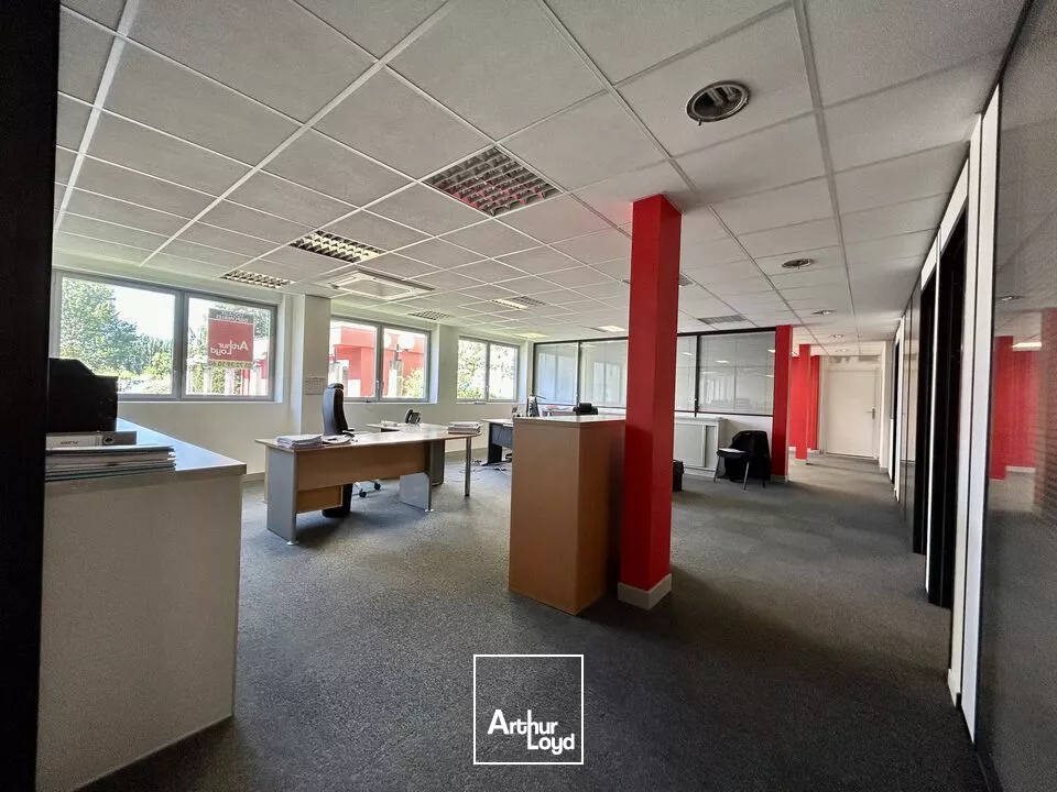 BUREAUX à VENDRE de 262.3 m²