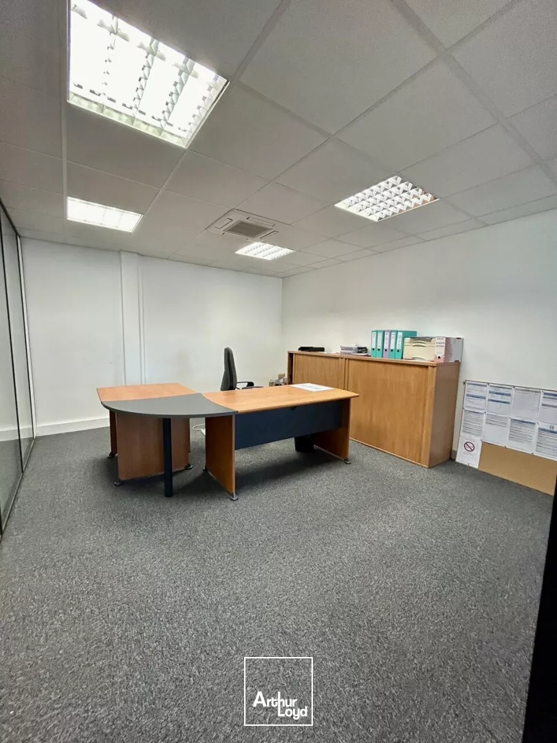 BUREAUX à VENDRE de 262.3 m²