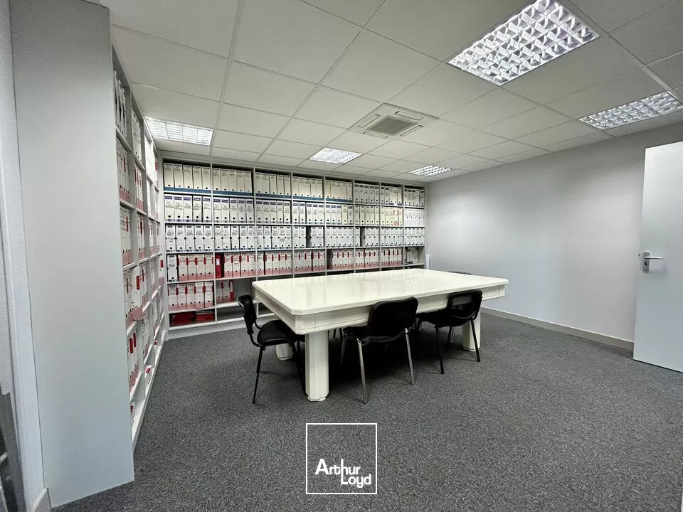 BUREAUX à VENDRE de 262.3 m²