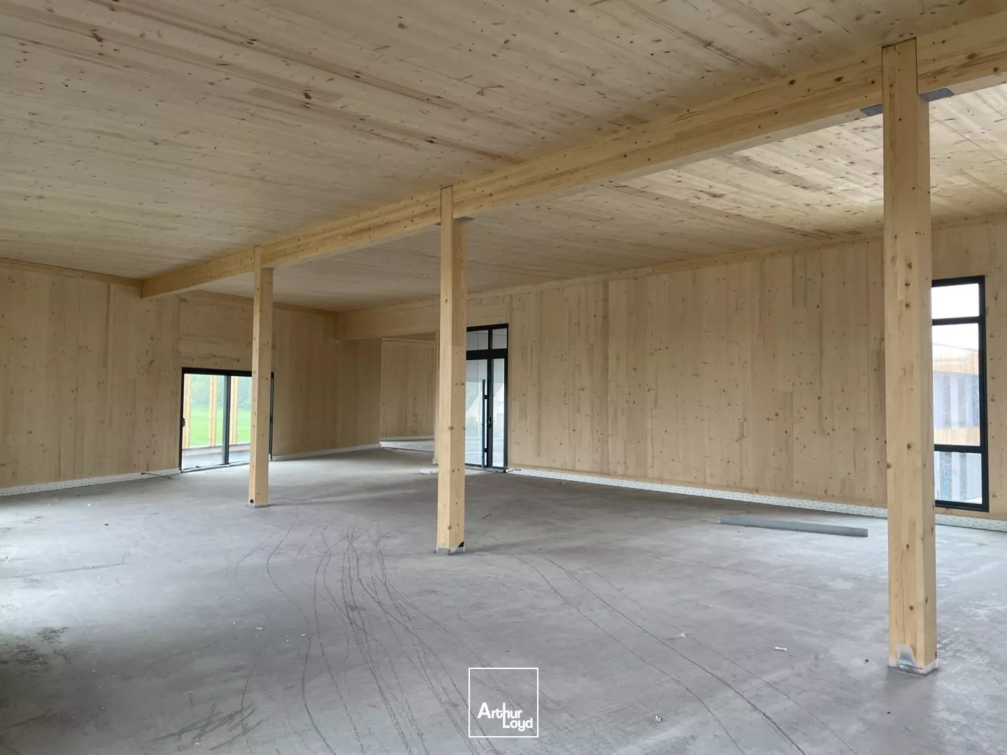 PLATEAUX DE BUREAUX À LOUER À PARTIR DE 179 M2 À LACROIX-SAINT-OUEN