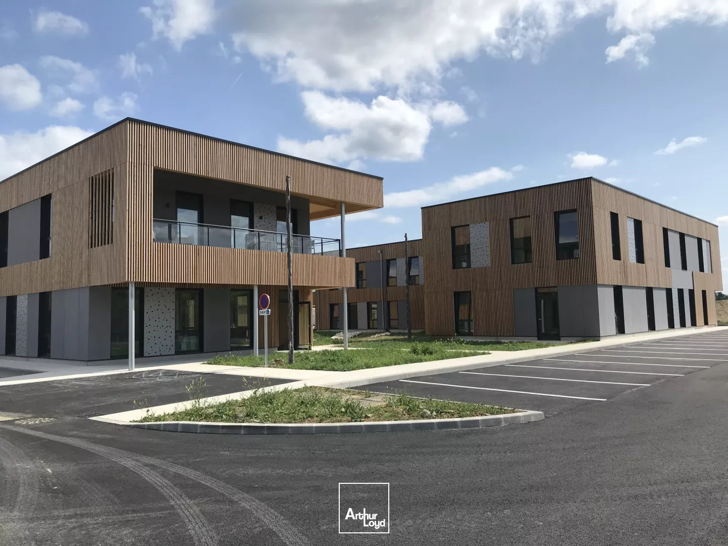 PLATEAUX DE BUREAUX À LOUER À PARTIR DE 179 M2 À LACROIX-SAINT-OUEN