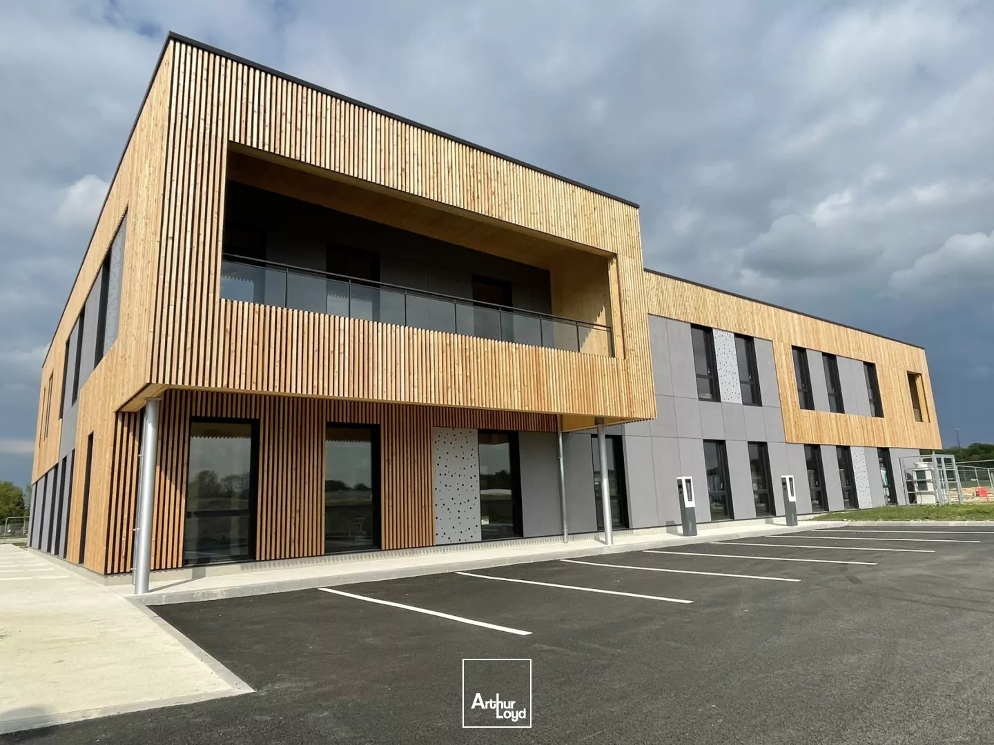 PLATEAUX DE BUREAUX À LOUER À PARTIR DE 179 M2 À LACROIX-SAINT-OUEN
