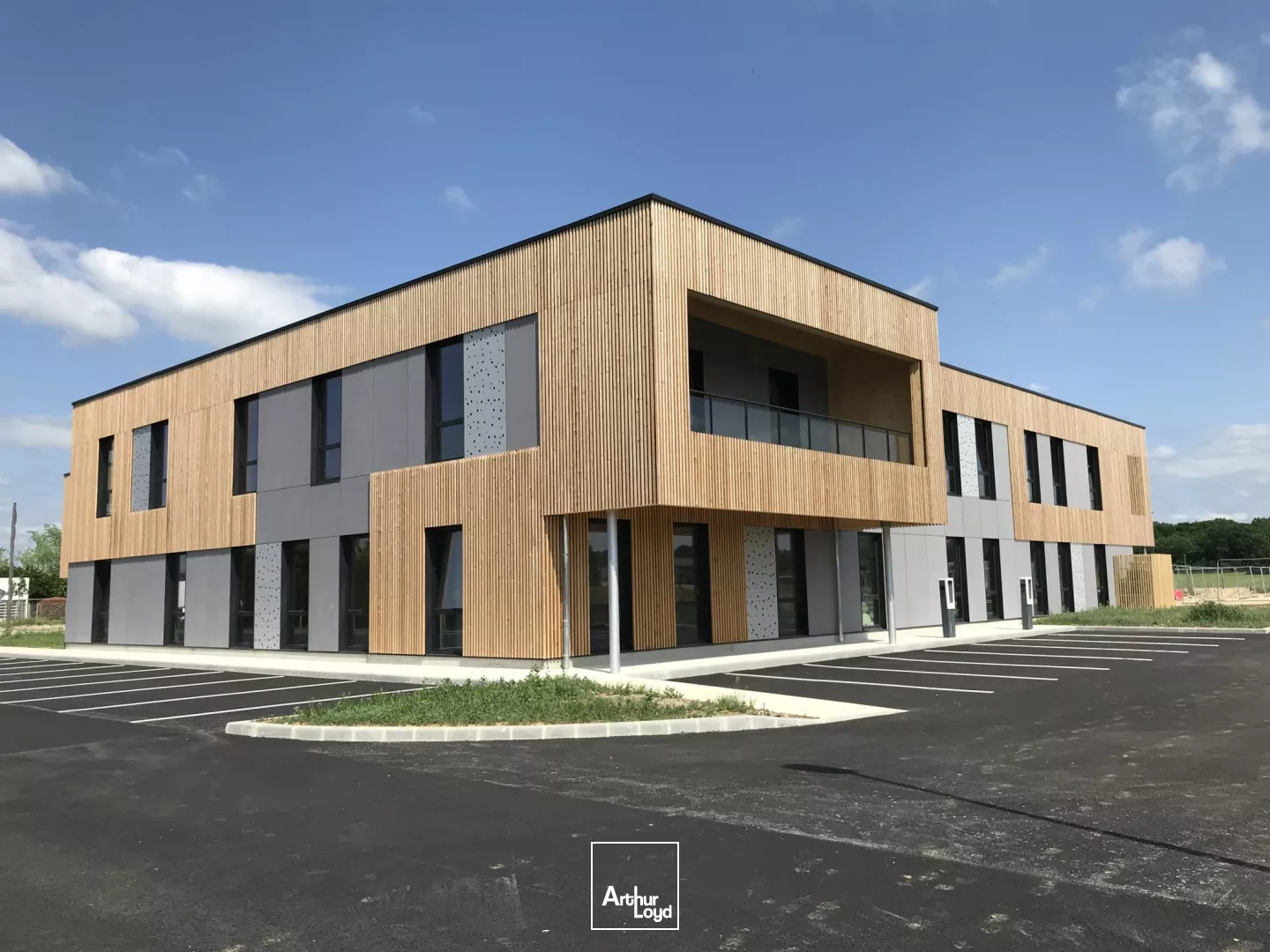 PLATEAUX DE BUREAUX À LOUER À PARTIR DE 179 M2 À LACROIX-SAINT-OUEN
