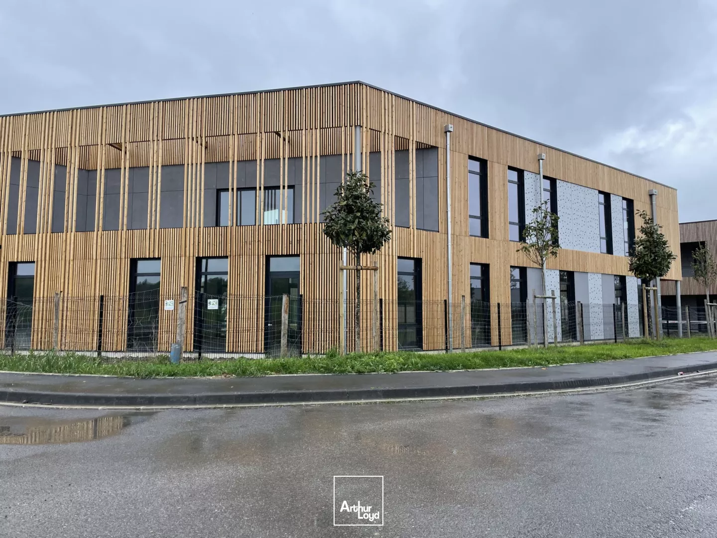 PLATEAUX DE BUREAUX À LOUER À PARTIR DE 179 M2 À LACROIX-SAINT-OUEN