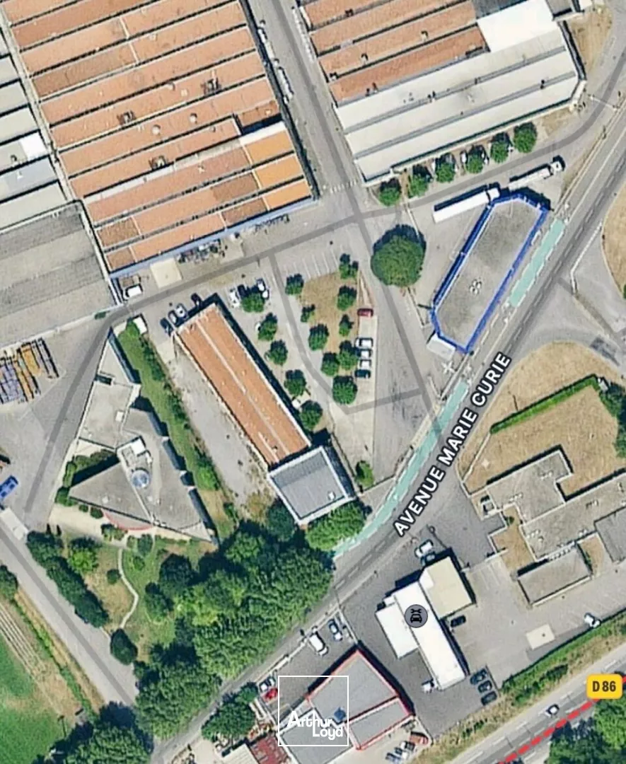 LA VOULTE/RHÔNE à 20 mn de Valence, à vendre bâtiment de bureaux - Vaste parking
