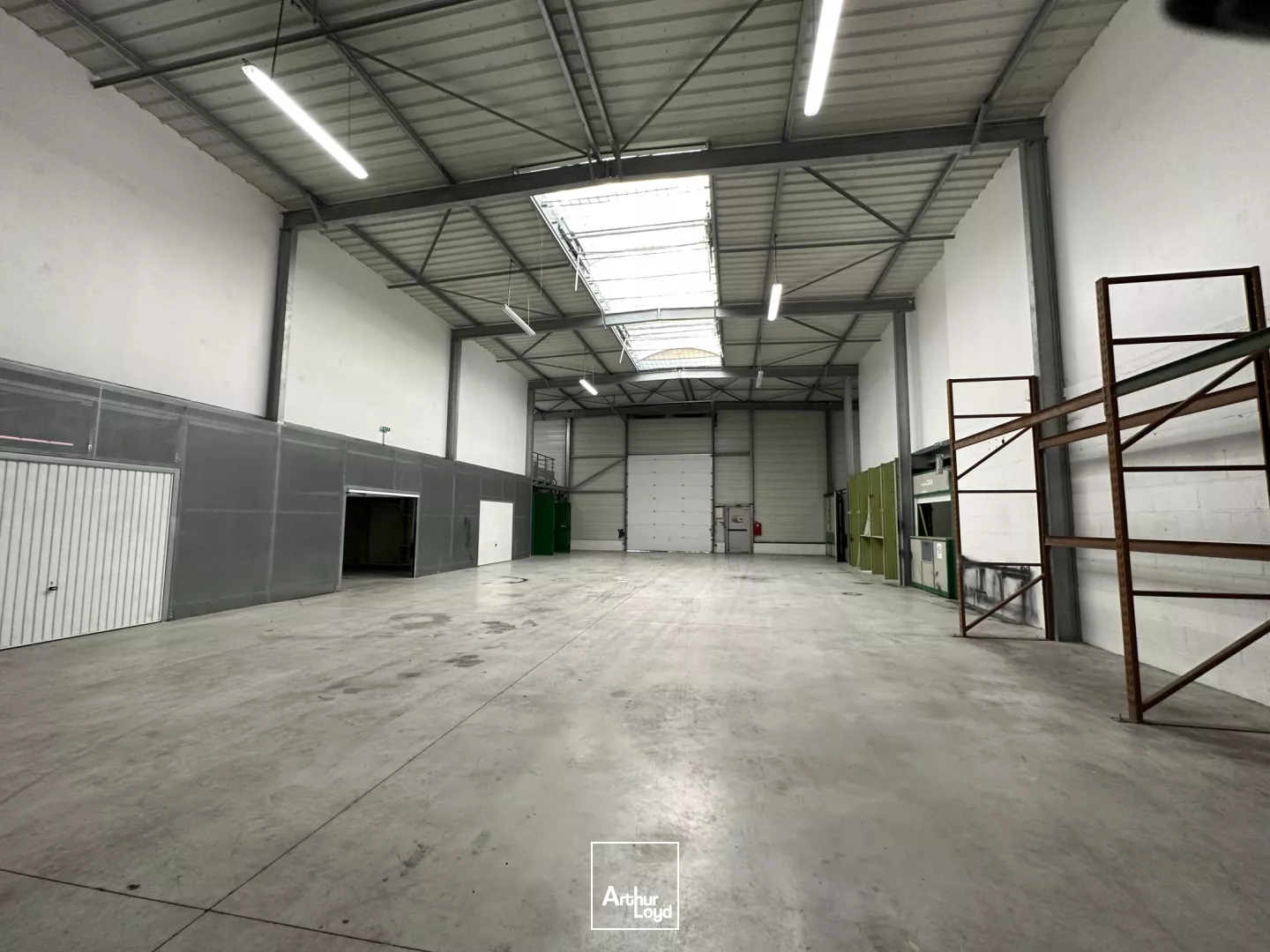 A LOUER - LOCAL D'ACTIVITÉ - 572 M2 - SAINT-QUENTIN.