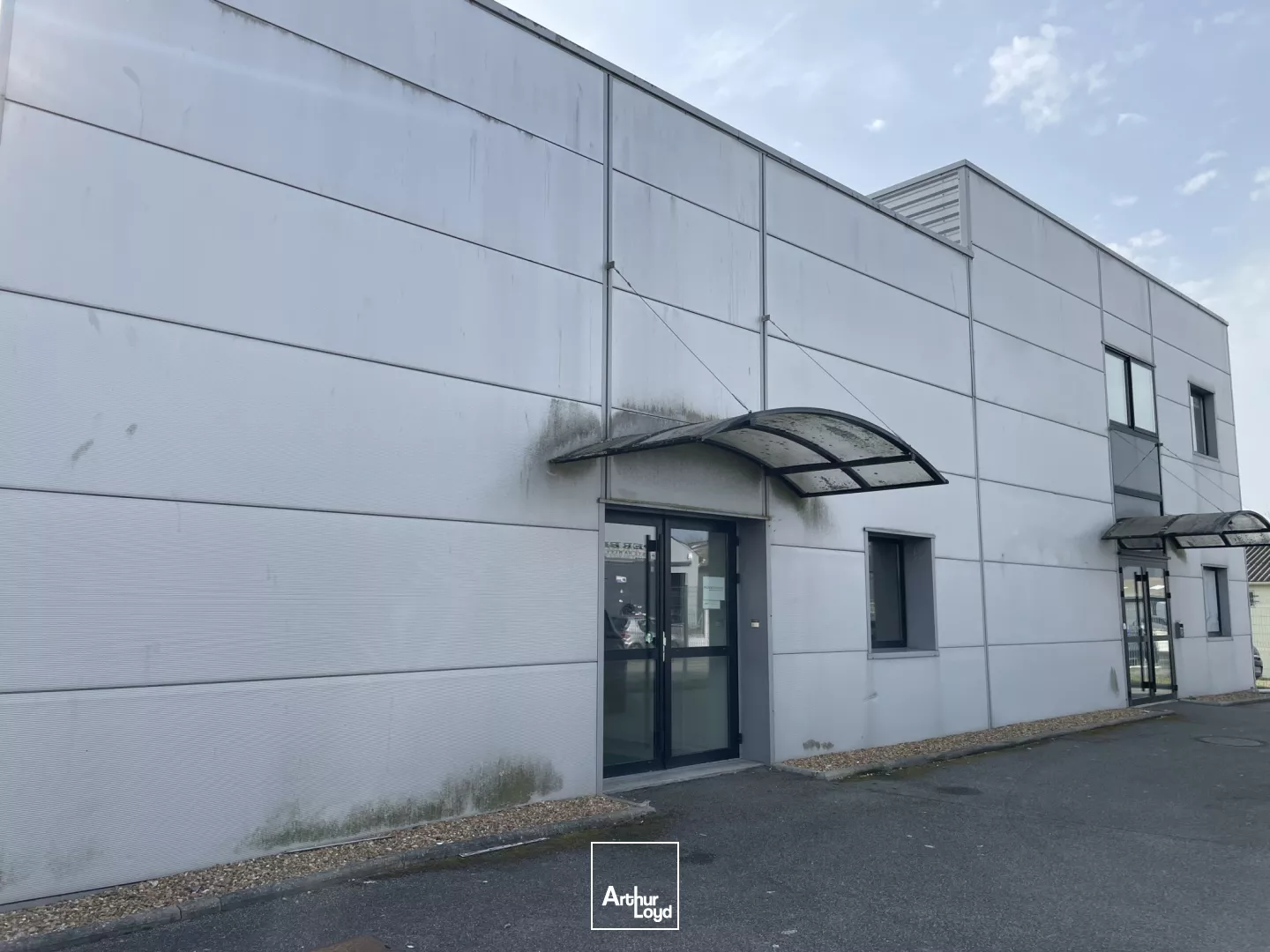 ACTIVITES - BUREAUX - LA BAULE - 180 M2 - BESLON - 125 m2