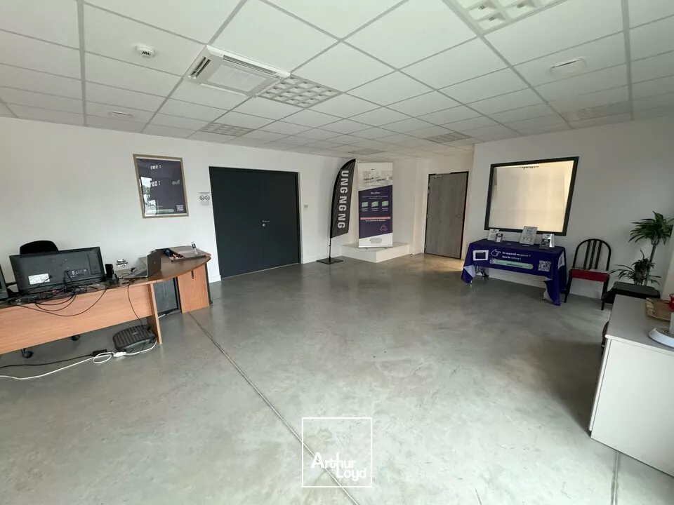 CHAMBRAY LES TOURS LOCAL ACTIVITE A LOUER A VENDRE 516 M²