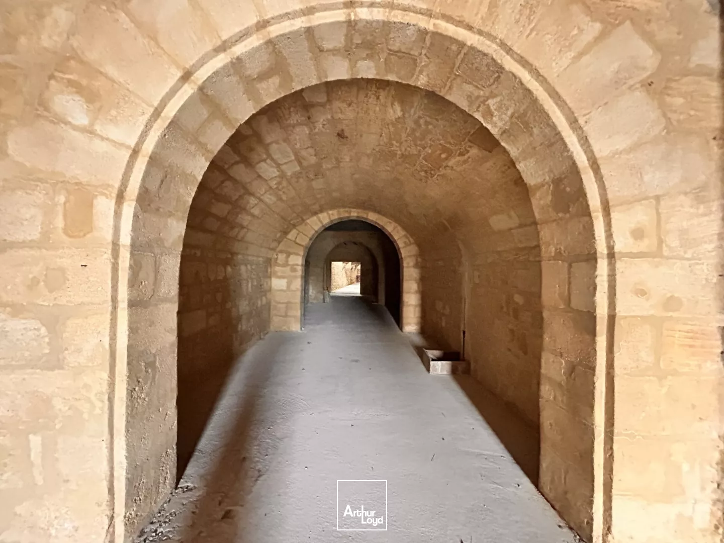 A LOUER - BUREAUX 340 M² - BORDEAUX CHARTRONS