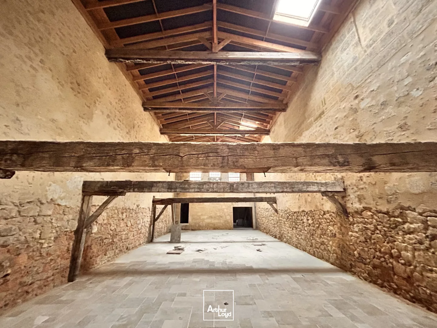 A LOUER - BUREAUX 340 M² - BORDEAUX CHARTRONS