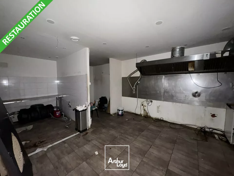 LOCAL COMMERCIAL à LOUER de 223.63 m²