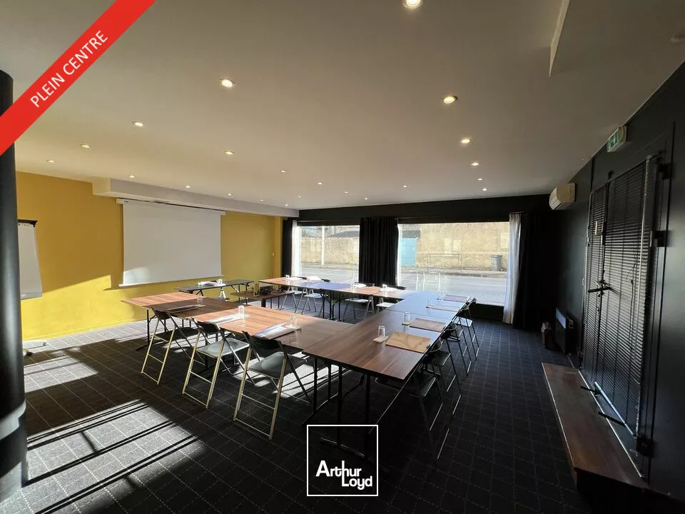 VALENCE Centre ville, à louer - Bureaux - Belle vitrine - Bonne visibilité - Parkings privatifs