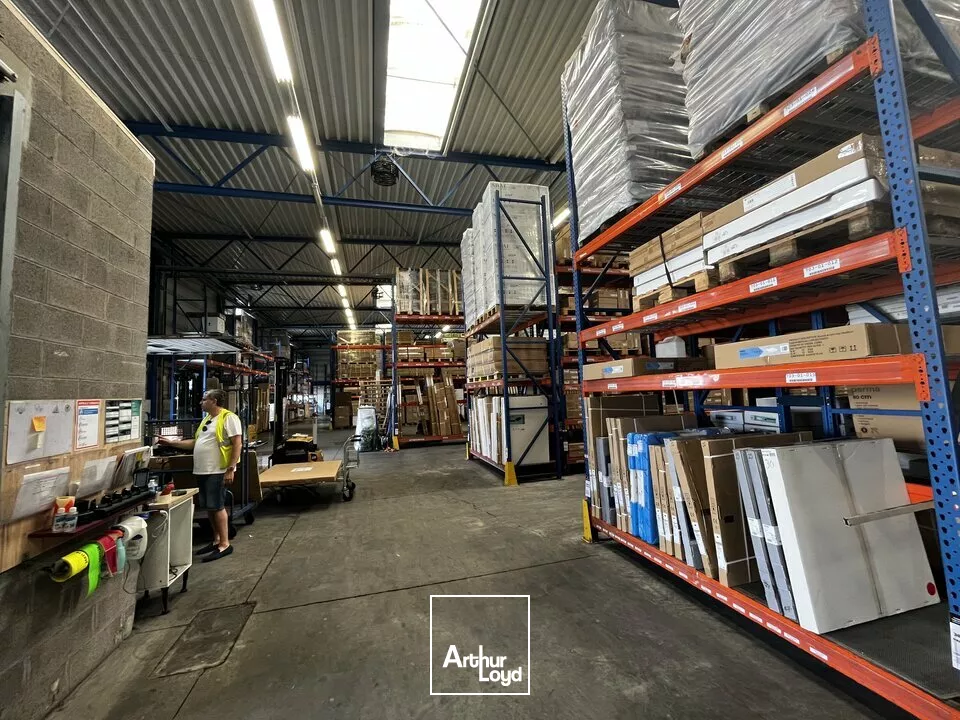 LOCAL D'ACTIVITE - ENTREPOT à LOUER de 1847 m²